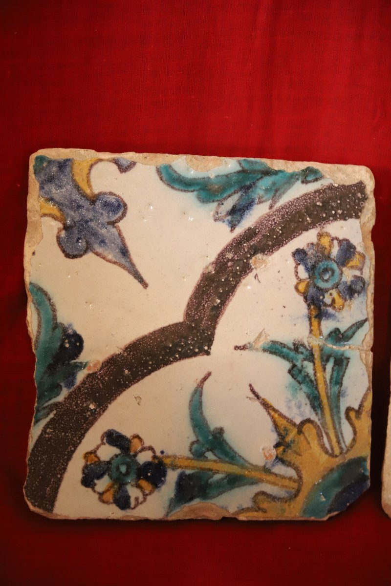 Trois carreaux à décor floral polychrome - Afrique du Nord, Maghreb, 18ème-19ème siècle-photo-3