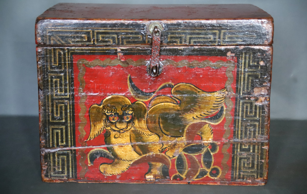 Tibetan Wooden Chest - Tibet, Early 20th Century Or Earlier