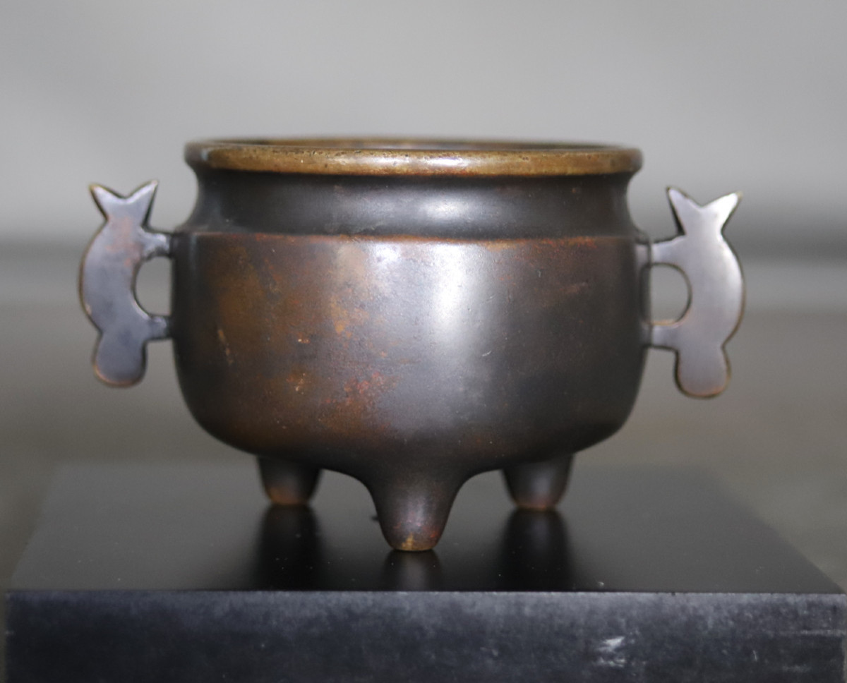 Tripod Incense Burner With Apocryphal Xuande Mark - China, Qing Dynasty