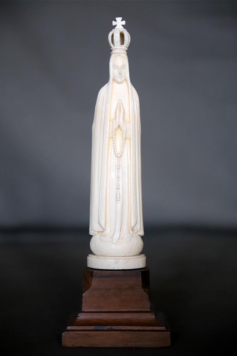 Statuette de la Vierge Marie en ivoire - Travail Européen du 19ème siècle
