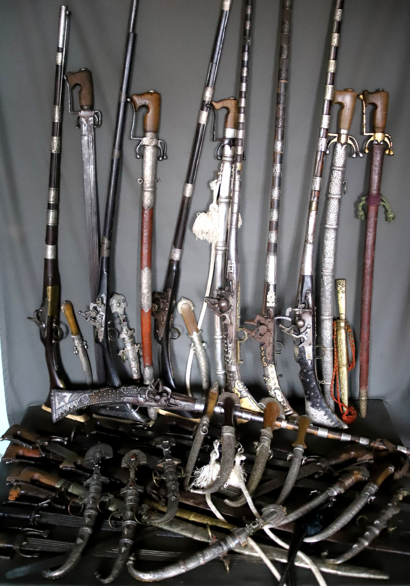 Importante collection de 96 armes Marocaines - Maroc, du 16ème jusqu'au milieu du 20ème 