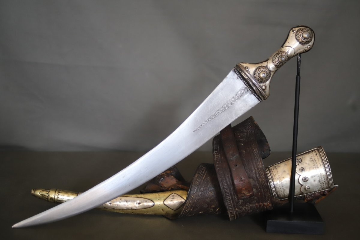 Une dague jambiya Arabe - Péninsule Arabique, Arabie Saoudite ou Yemen,19ème début 20ème siècle-photo-1