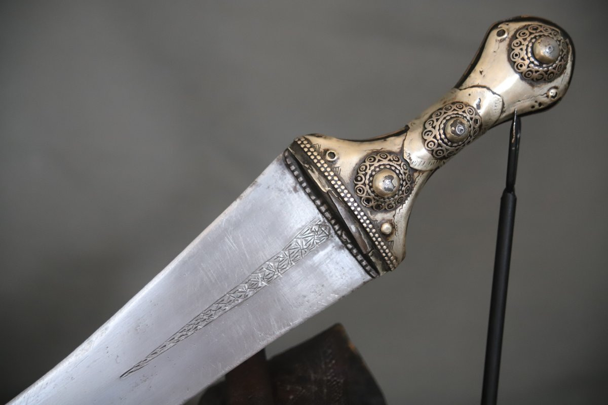Une dague jambiya Arabe - Péninsule Arabique, Arabie Saoudite ou Yemen,19ème début 20ème siècle-photo-2