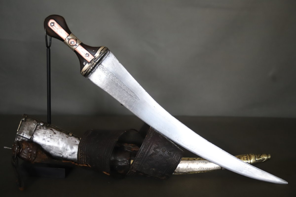 Une dague jambiya Arabe - Péninsule Arabique, Arabie Saoudite ou Yemen,19ème début 20ème siècle-photo-4