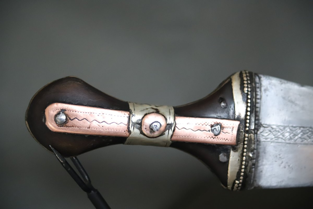 Une dague jambiya Arabe - Péninsule Arabique, Arabie Saoudite ou Yemen,19ème début 20ème siècle-photo-5