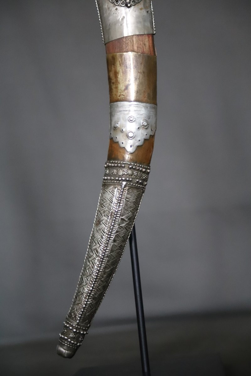 Une dague jambiya Arabe - Péninsule Arabique, Arabie Saoudite ou Yemen,19ème début 20ème siècle-photo-1