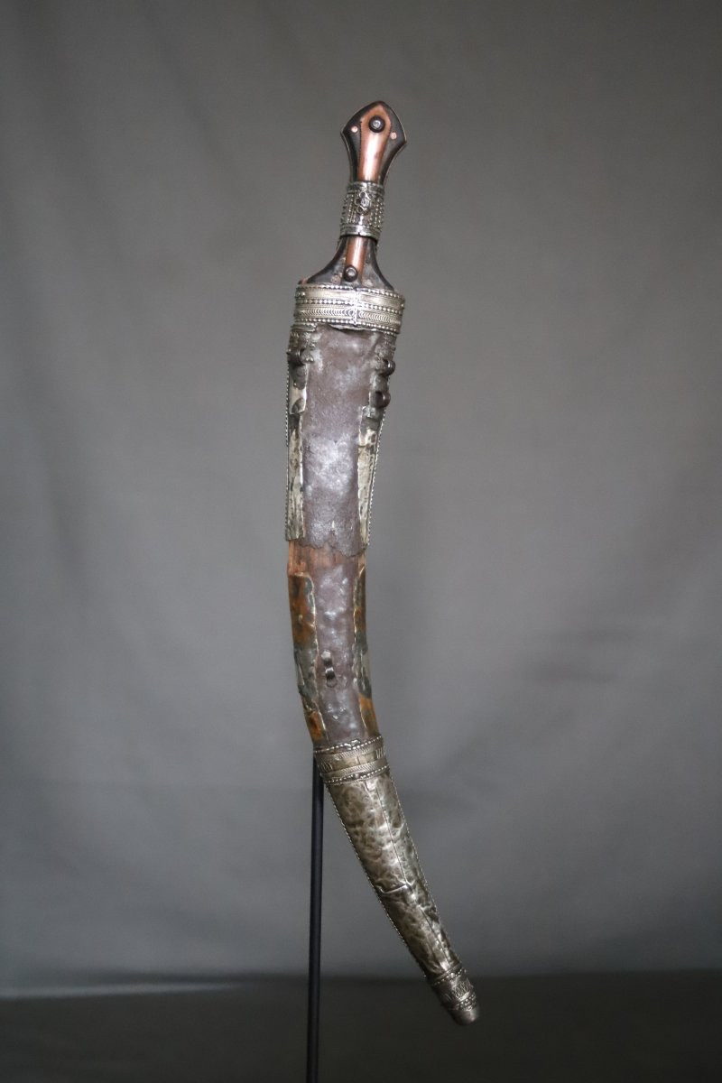 Une dague jambiya Arabe - Péninsule Arabique, Arabie Saoudite ou Yemen,19ème début 20ème siècle-photo-2