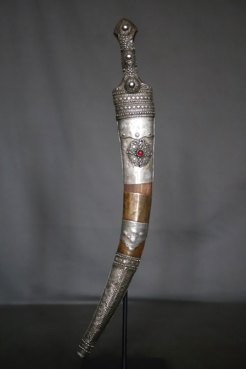 Une dague jambiya Arabe - Péninsule Arabique, Arabie Saoudite ou Yemen,19ème début 20ème siècle