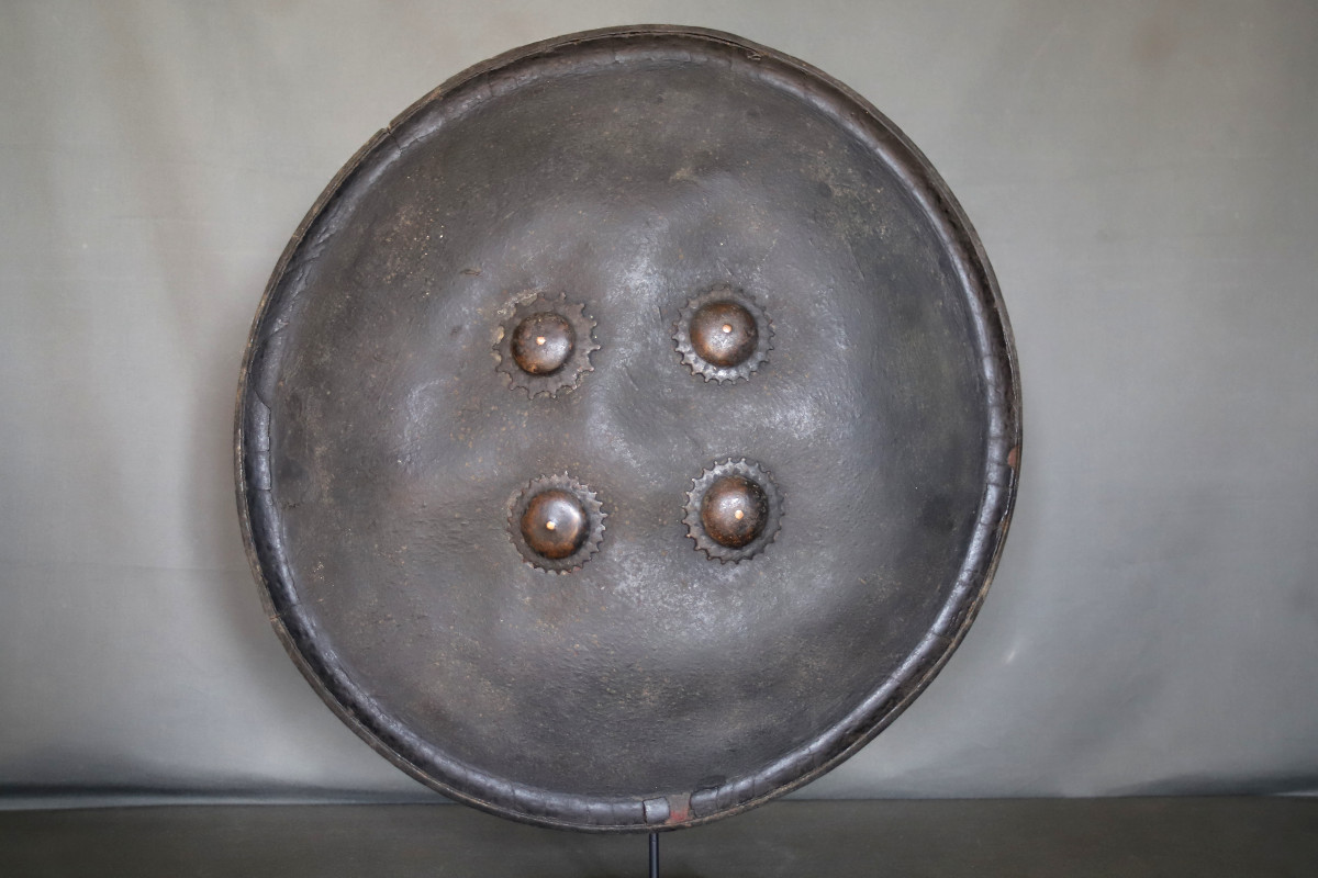 A Large Indo-persian Shield Known As A Dhal - Northern India Or Himalayan Regions, 19th Century 