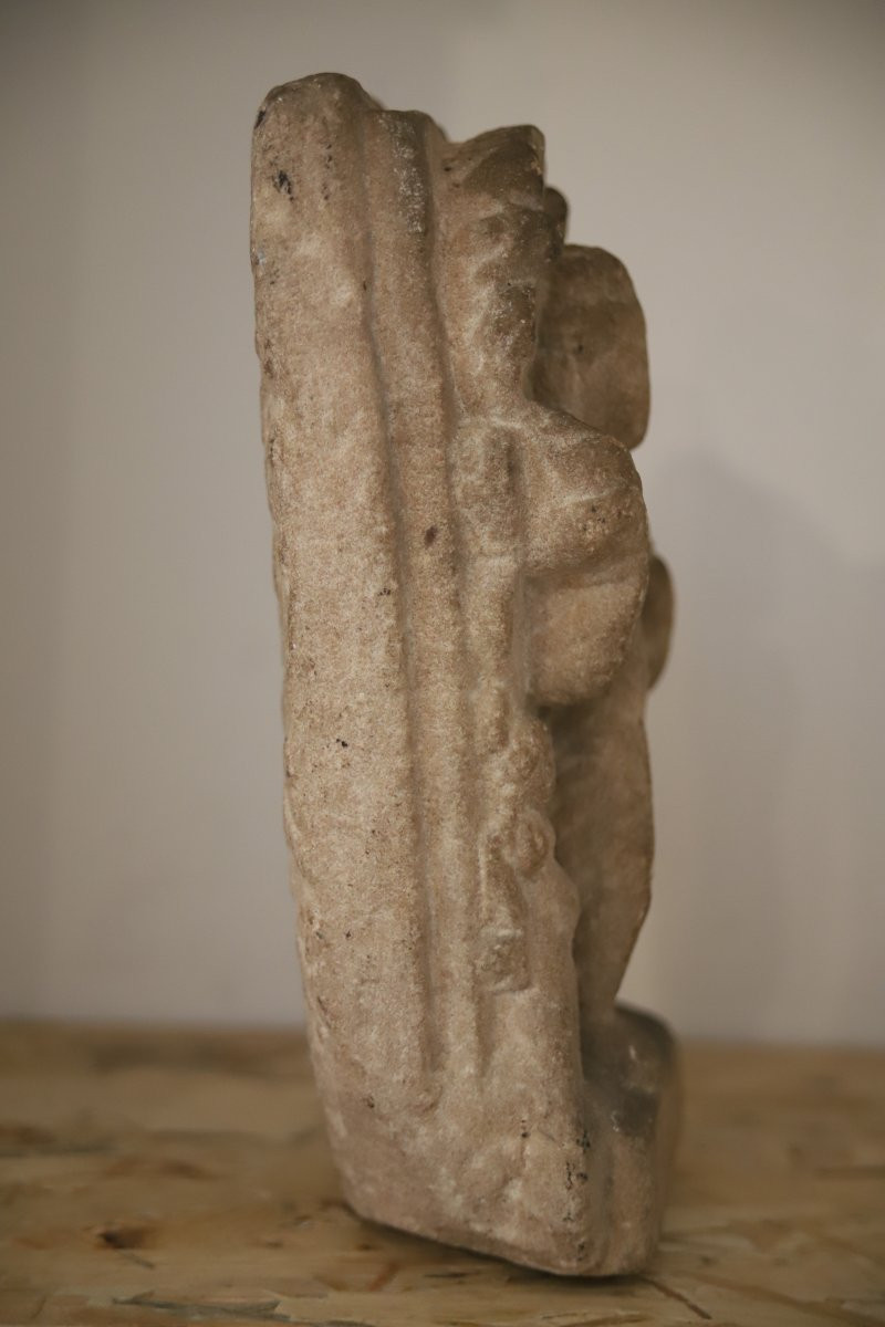 Sculpture en grès beige resprésentant une divinité féminine Hindoue - Inde médiévale-photo-4