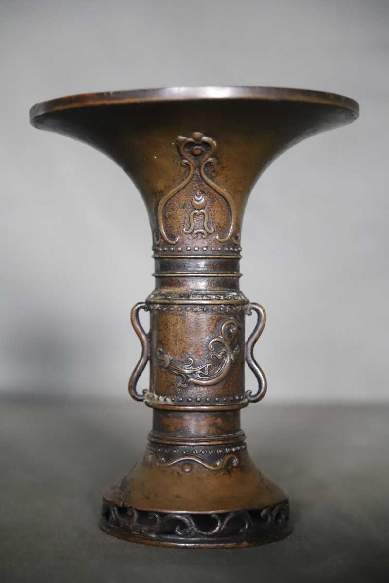 Vase en bronze dit gu - Chine, dynastie Qing-photo-1