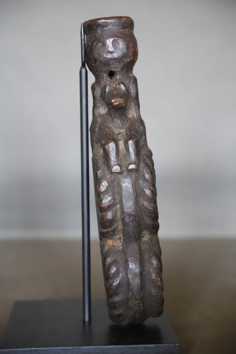 Un guide baratte en bois sculpté - Régions Himalayennes, probablement Népal-photo-1