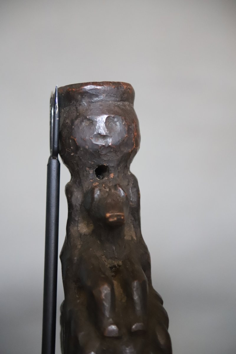 Un guide baratte en bois sculpté - Régions Himalayennes, probablement Népal-photo-2