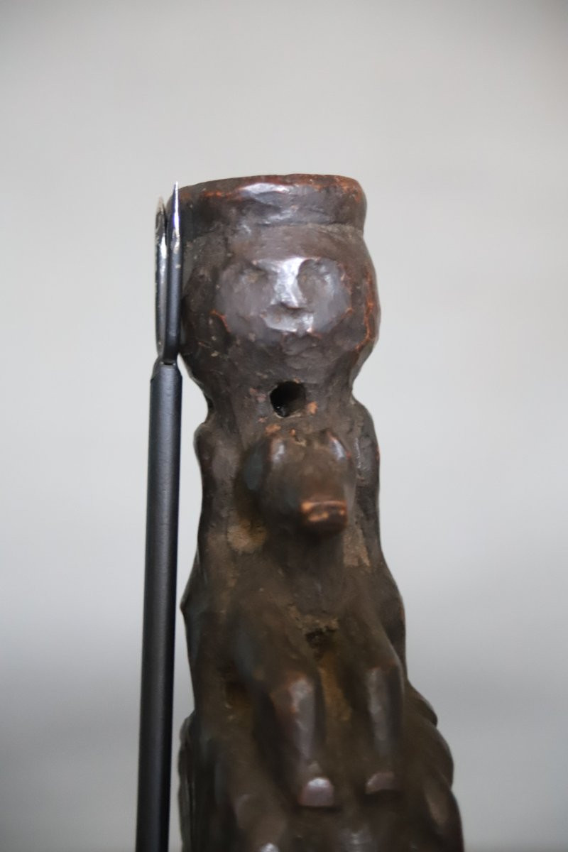 Un guide baratte en bois sculpté - Régions Himalayennes, probablement Népal-photo-3