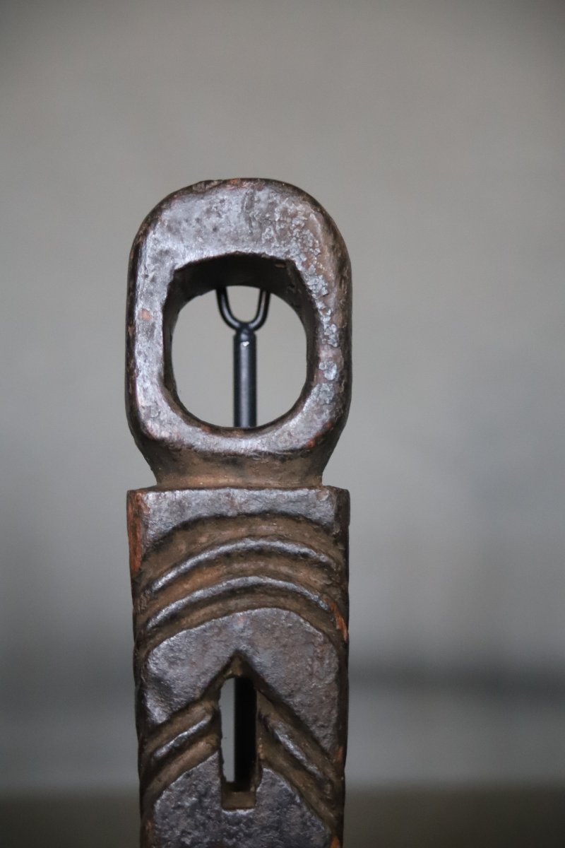 Un guide baratte en bois sculpté - Régions Himalayennes, probablement Népal-photo-2
