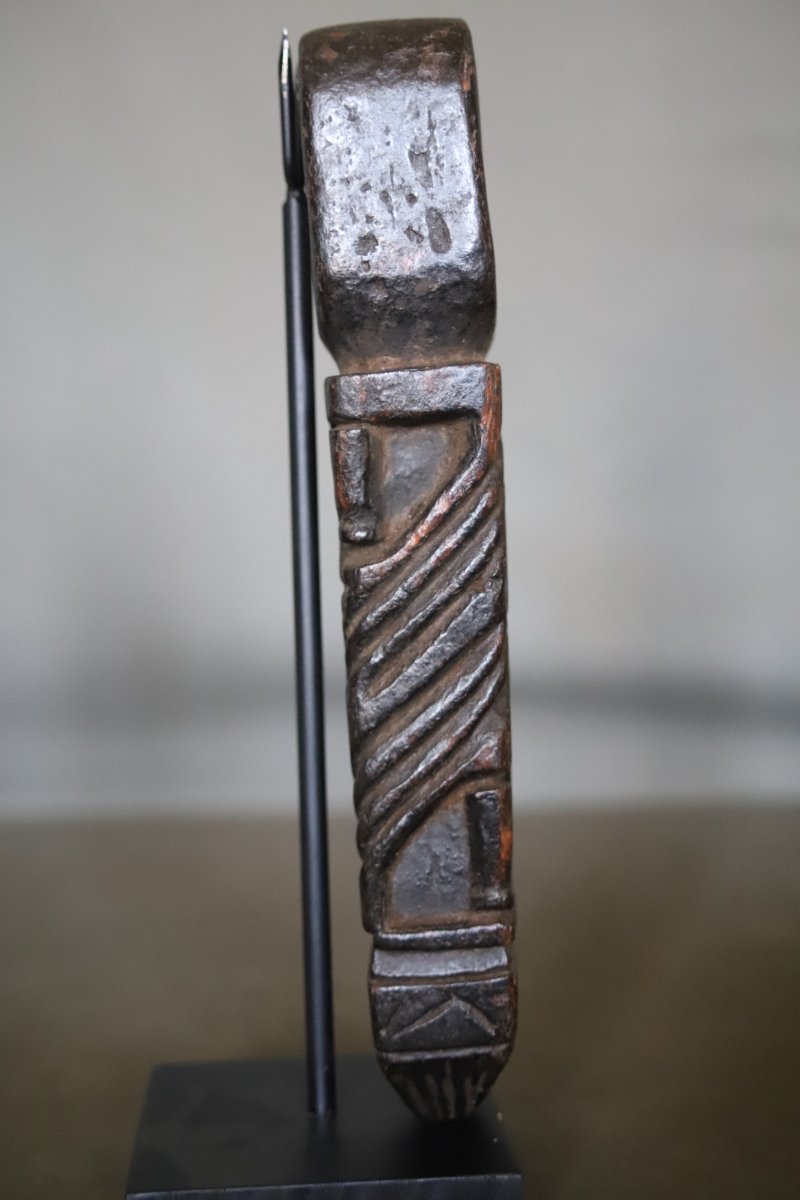 Un guide baratte en bois sculpté - Régions Himalayennes, probablement Népal-photo-3