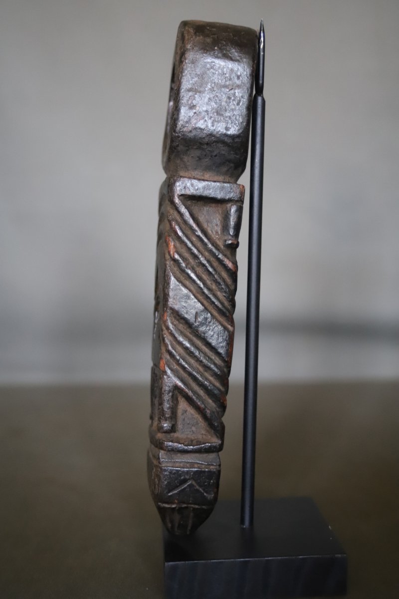 Un guide baratte en bois sculpté - Régions Himalayennes, probablement Népal-photo-4