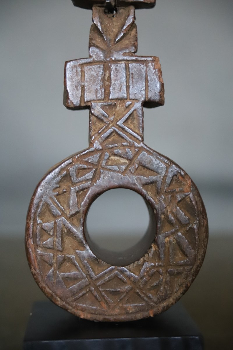 Un guide baratte en bois sculpté - Régions Himalayennes, probablement Népal-photo-4