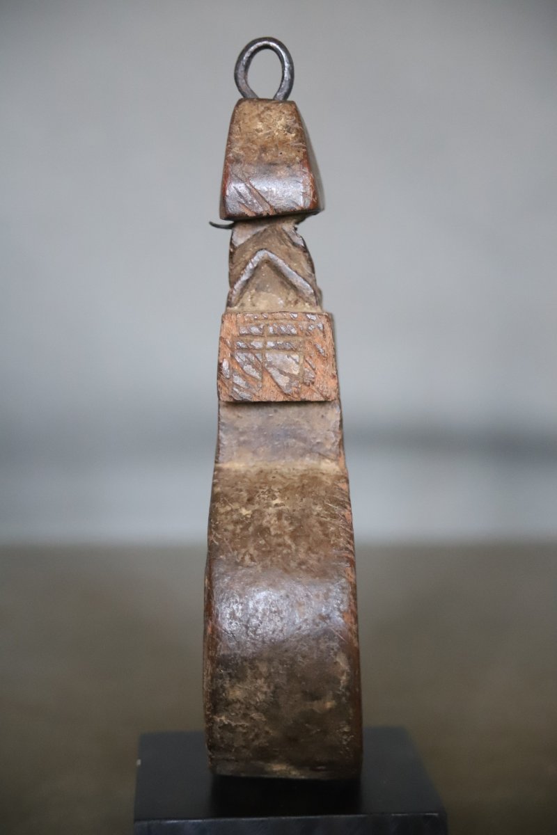 Un guide baratte en bois sculpté - Régions Himalayennes, probablement Népal-photo-2