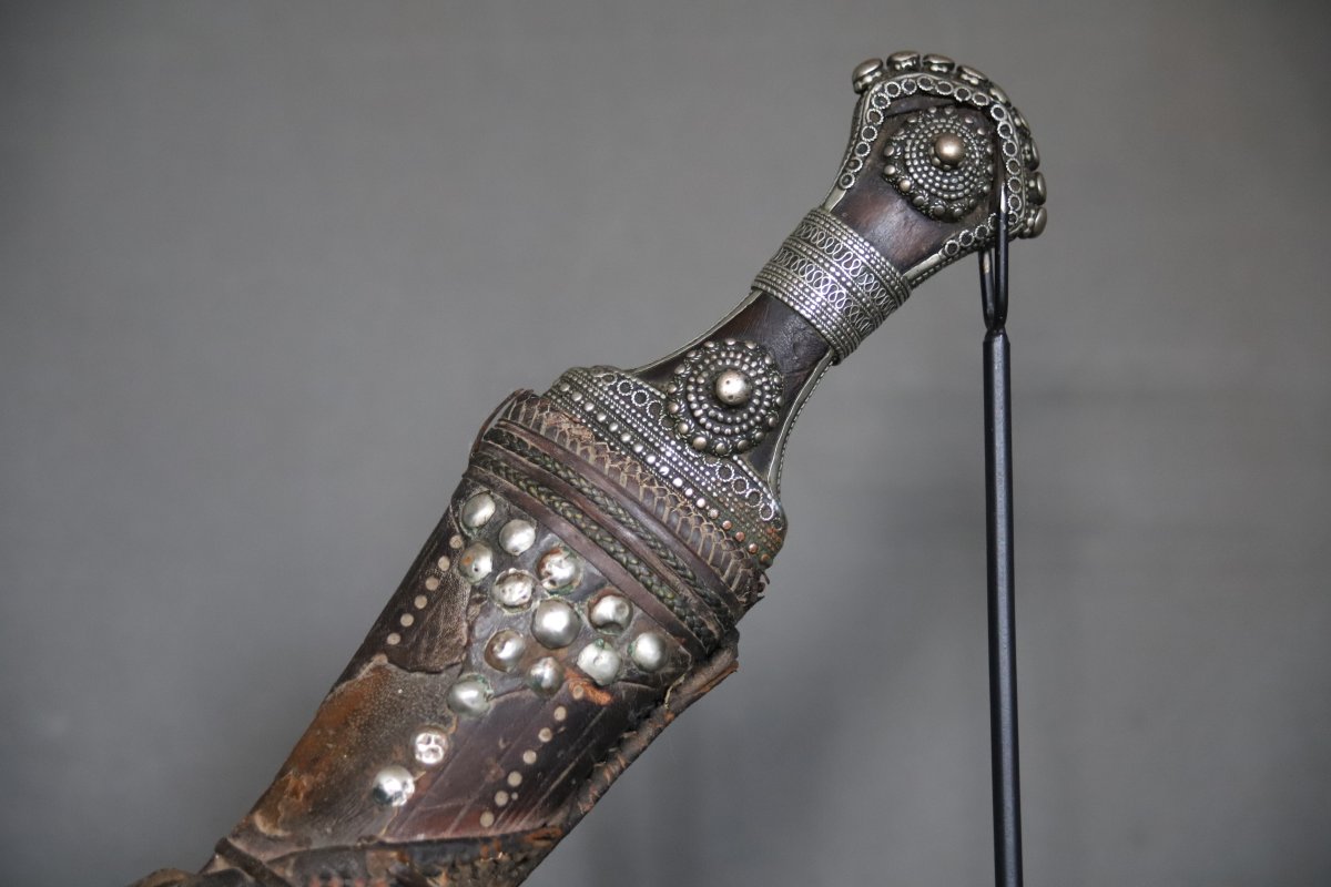 Une dague jambiya Arabe - Péninsule Arabique, Arabie Saoudite ou Yemen,19ème début 20ème siècle-photo-1