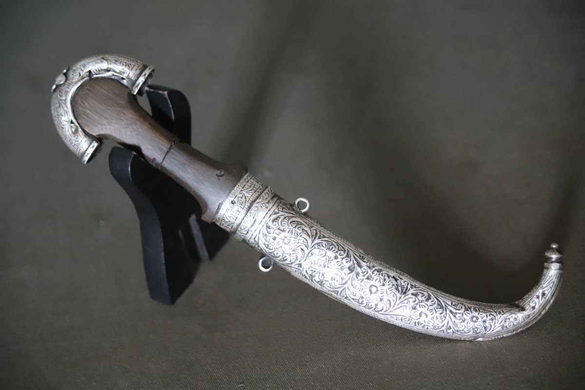 Moroccan Child's Koumya Ring, Silver And Blond Horn - Morocco, 1894-95-photo-2
