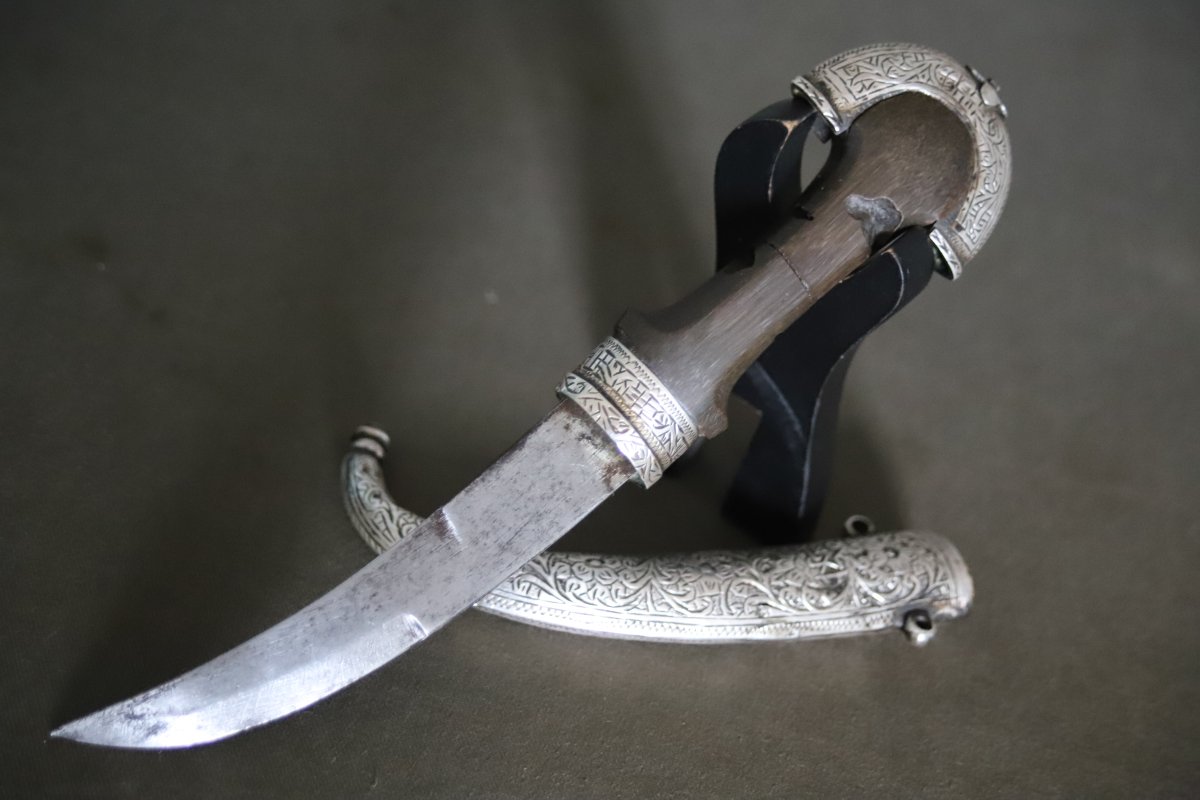 Moroccan Child's Koumya Ring, Silver And Blond Horn - Morocco, 1894-95-photo-3