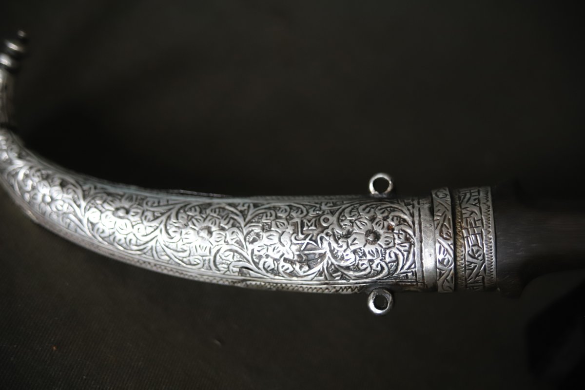 Moroccan Child's Koumya Ring, Silver And Blond Horn - Morocco, 1894-95-photo-3