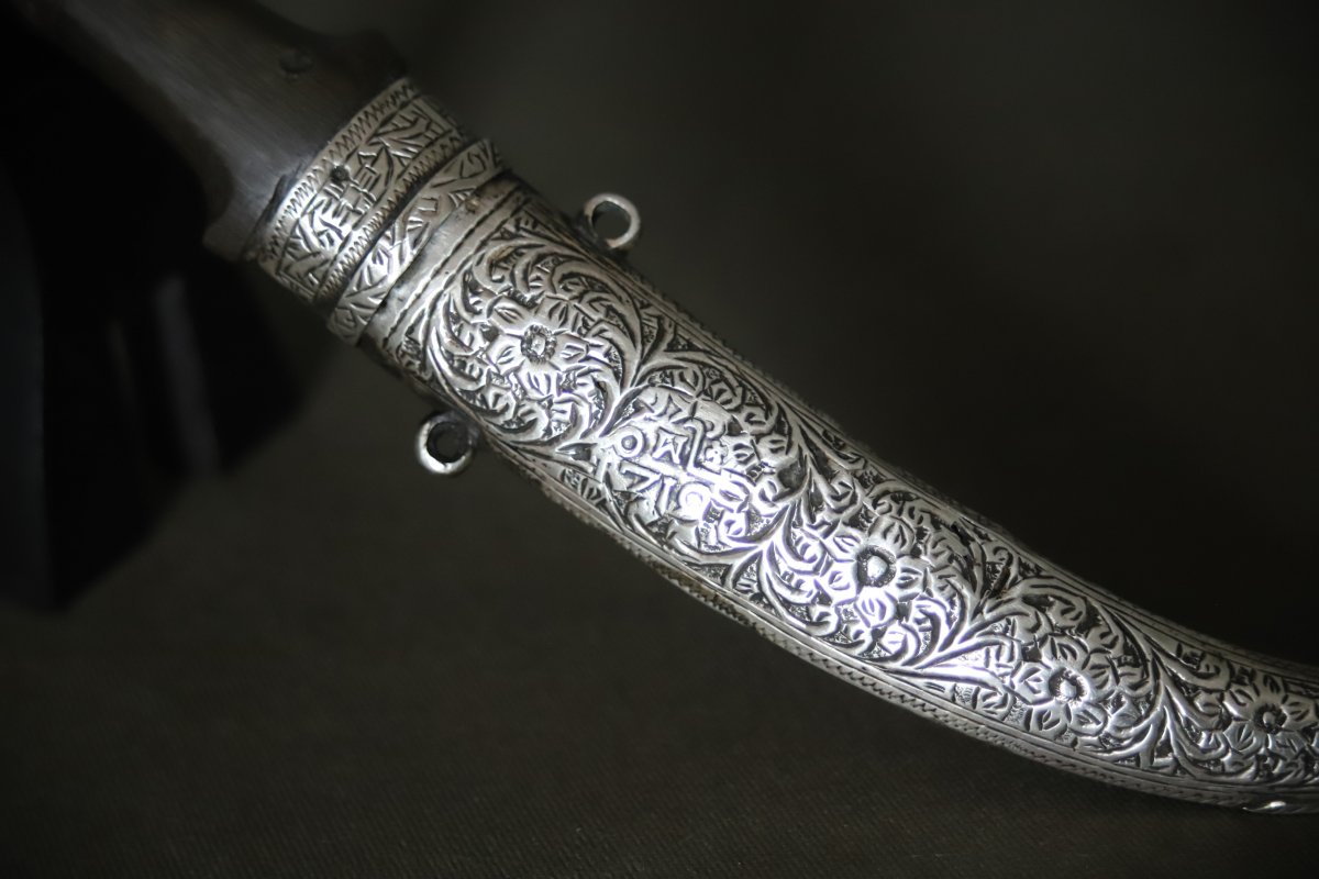 Moroccan Child's Koumya Ring, Silver And Blond Horn - Morocco, 1894-95-photo-5