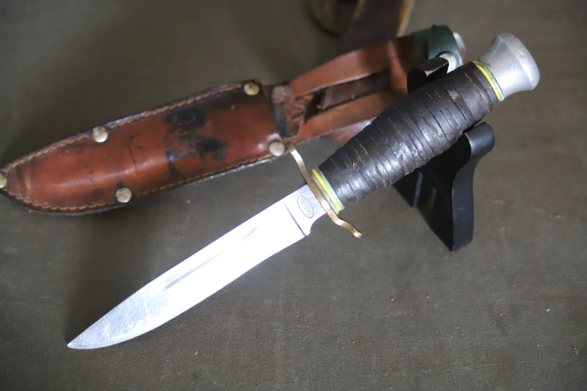  Ancien couteau de scout avec étui et ceinturon - France, marque la Hutte, années 50-60-photo-2