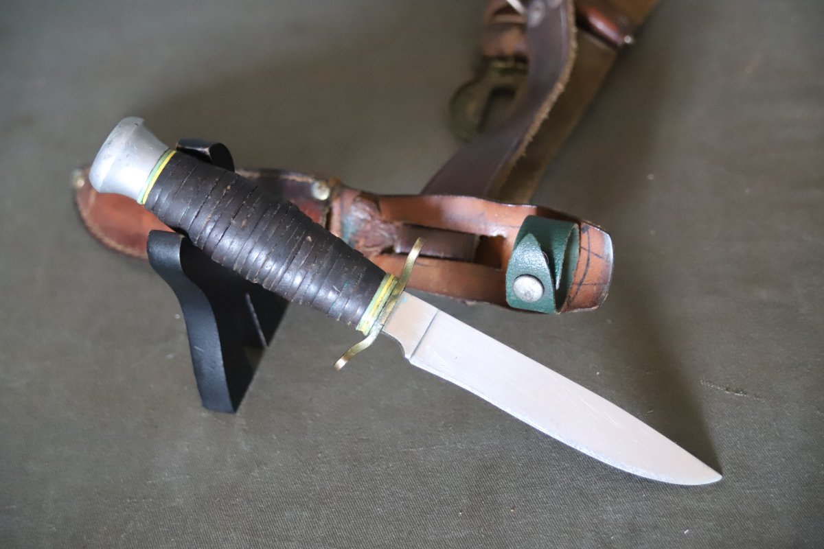  Ancien couteau de scout avec étui et ceinturon - France, marque la Hutte, années 50-60-photo-3