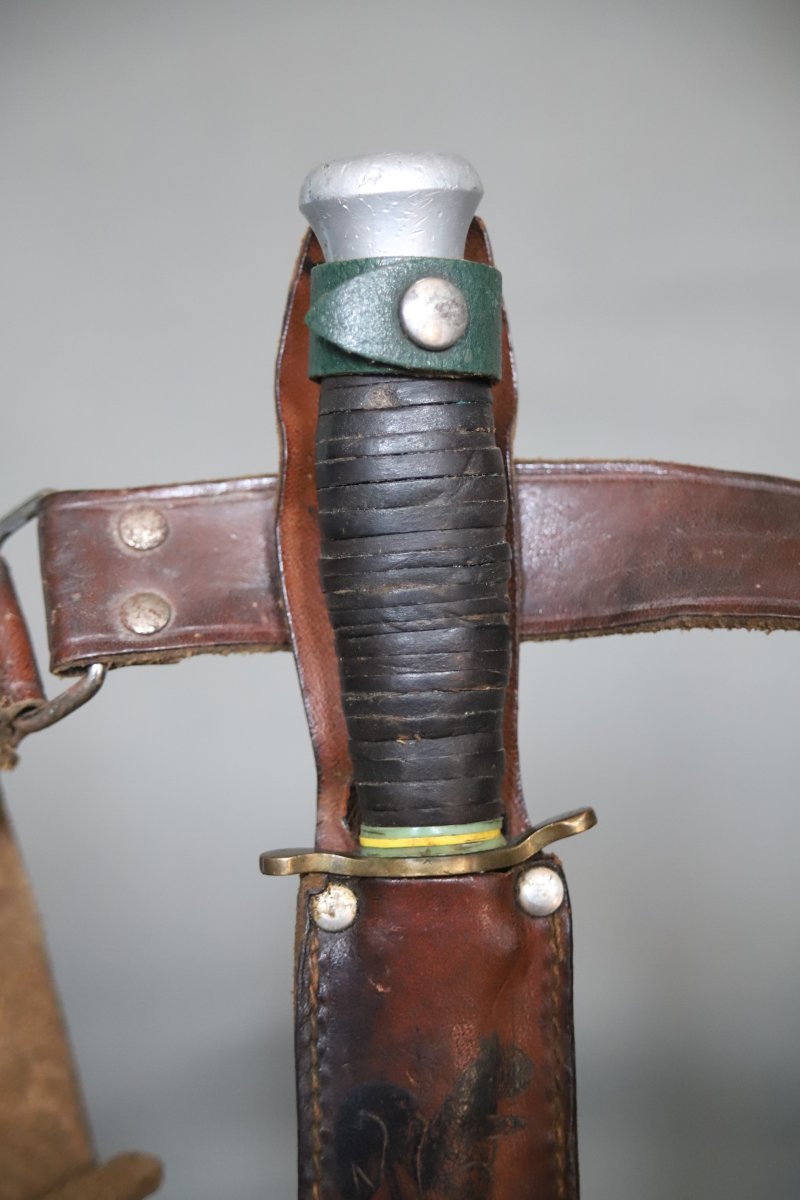 Ancien couteau de scout avec étui et ceinturon - France, marque la Hutte, années 50-60-photo-2