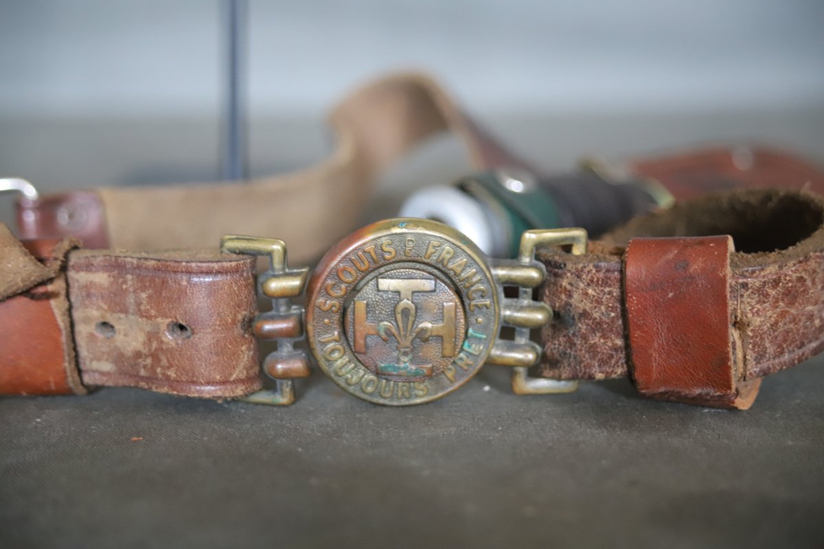  Ancien couteau de scout avec étui et ceinturon - France, marque la Hutte, années 50-60-photo-3