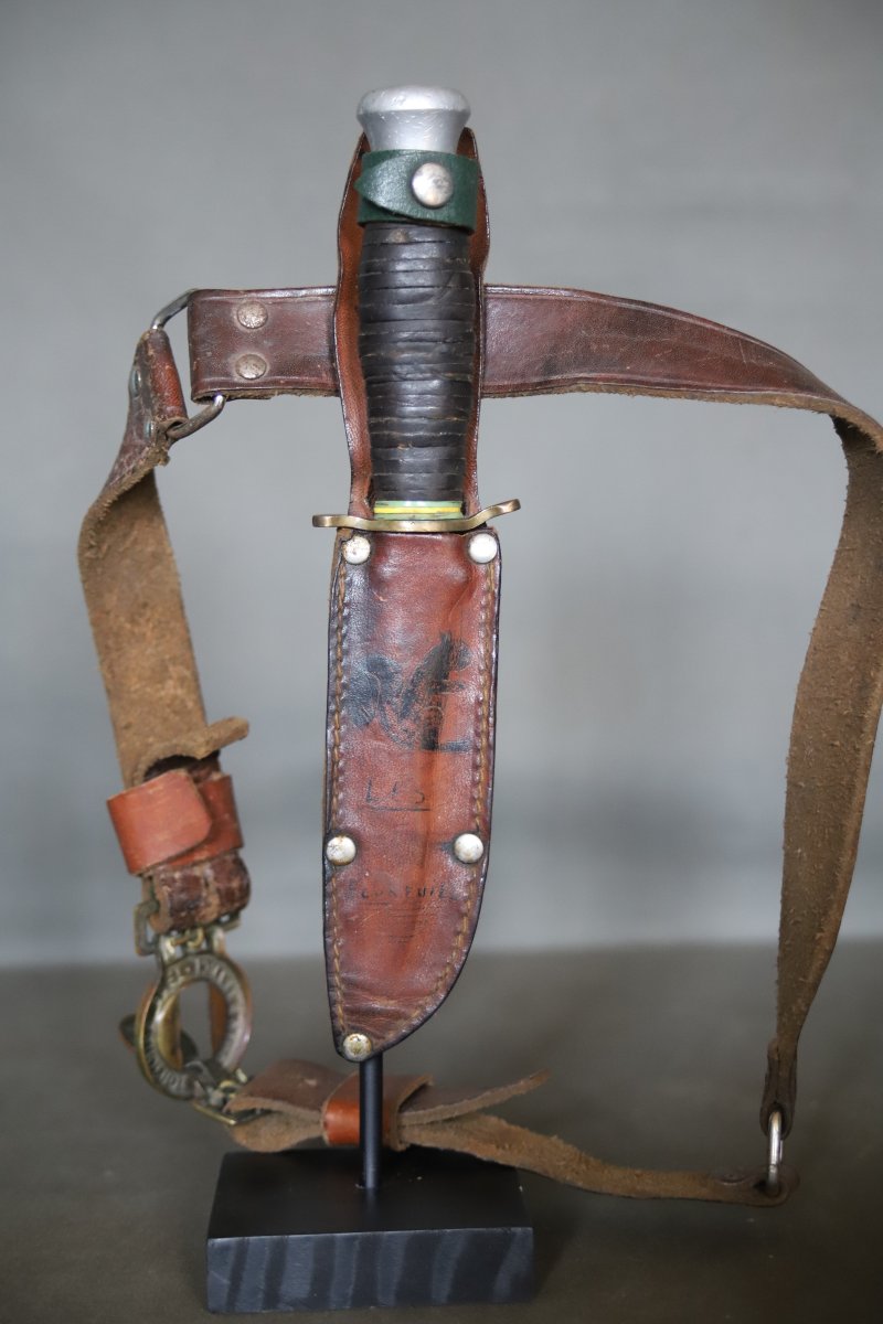  Ancien couteau de scout avec étui et ceinturon - France, marque la Hutte, années 50-60