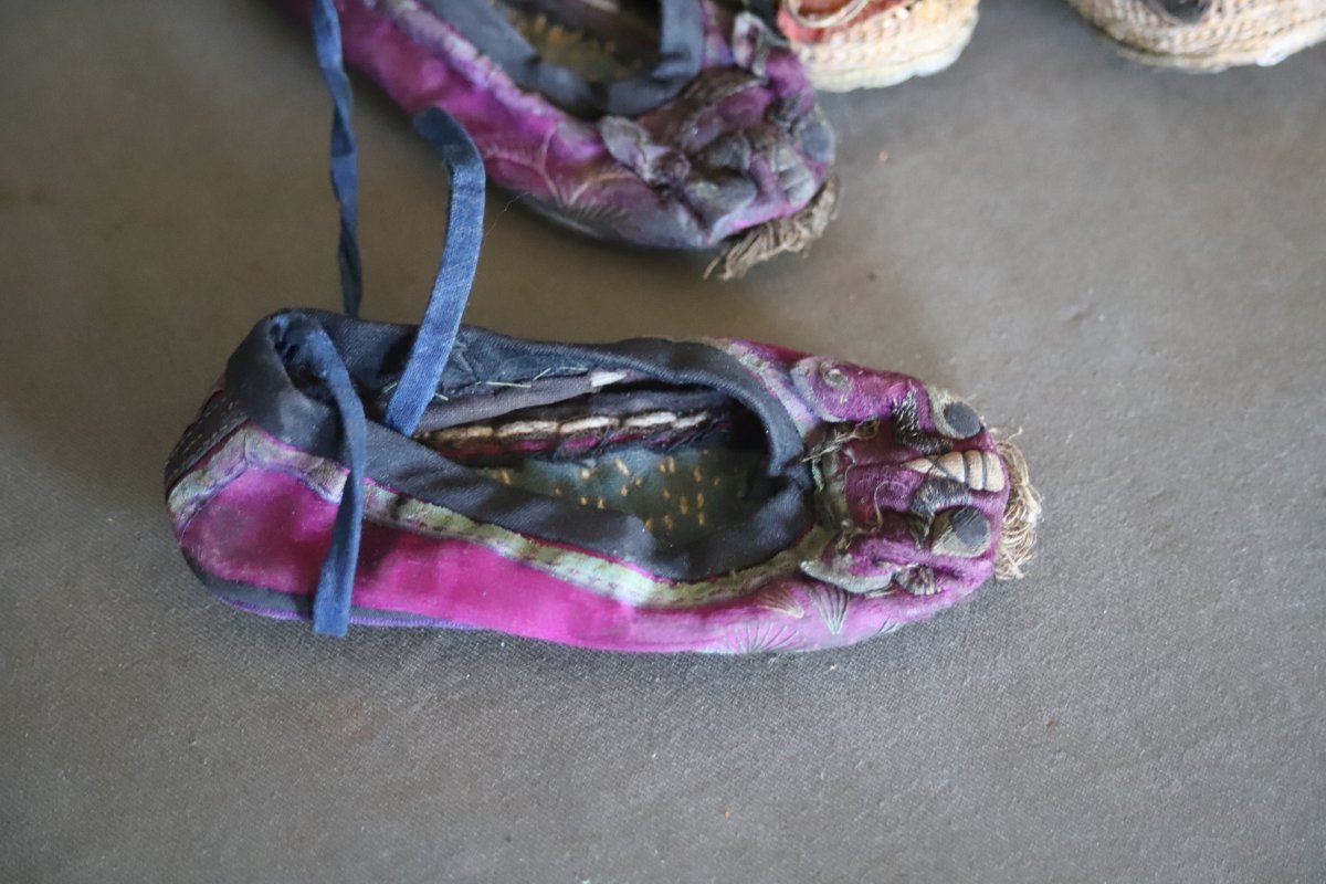 Deux paires de chaussures Chinoises pour femme - Chine, 19ème siècle-photo-4
