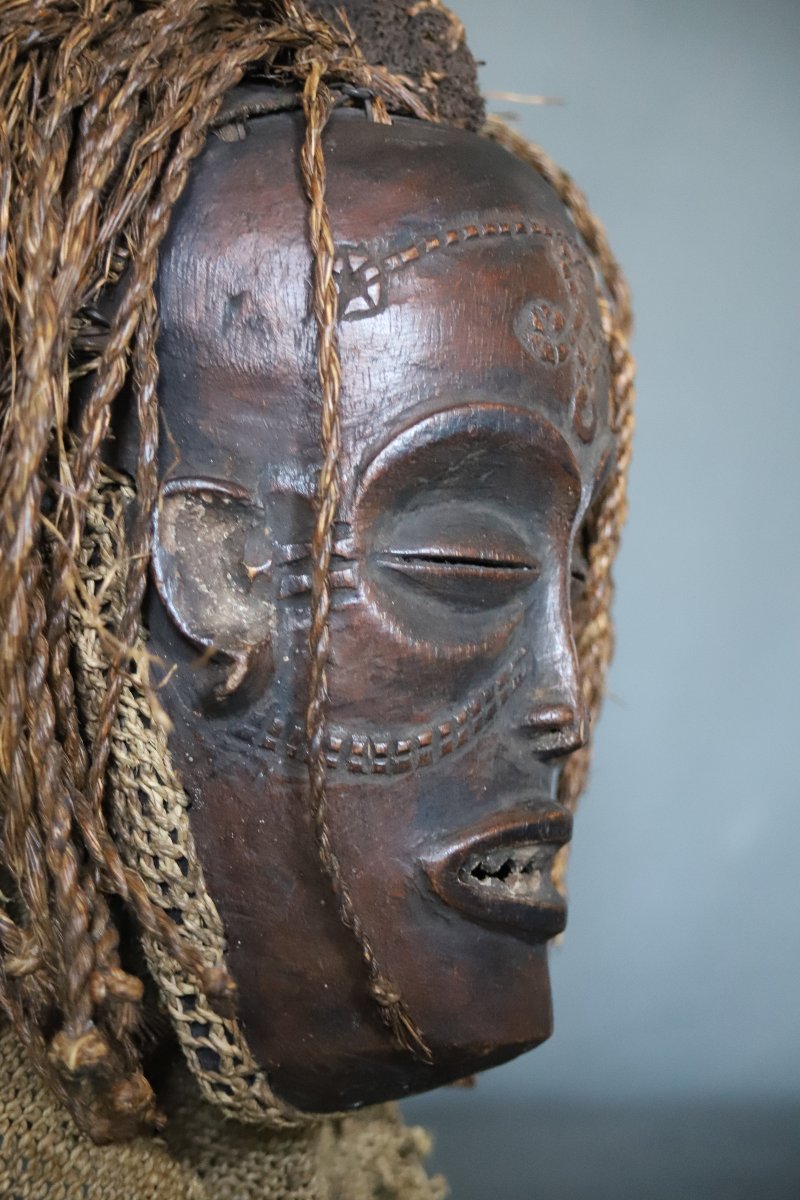 Ancien masque féminin Tchokwé - Angola, milieu 20ème siècle ou antérieur-photo-3