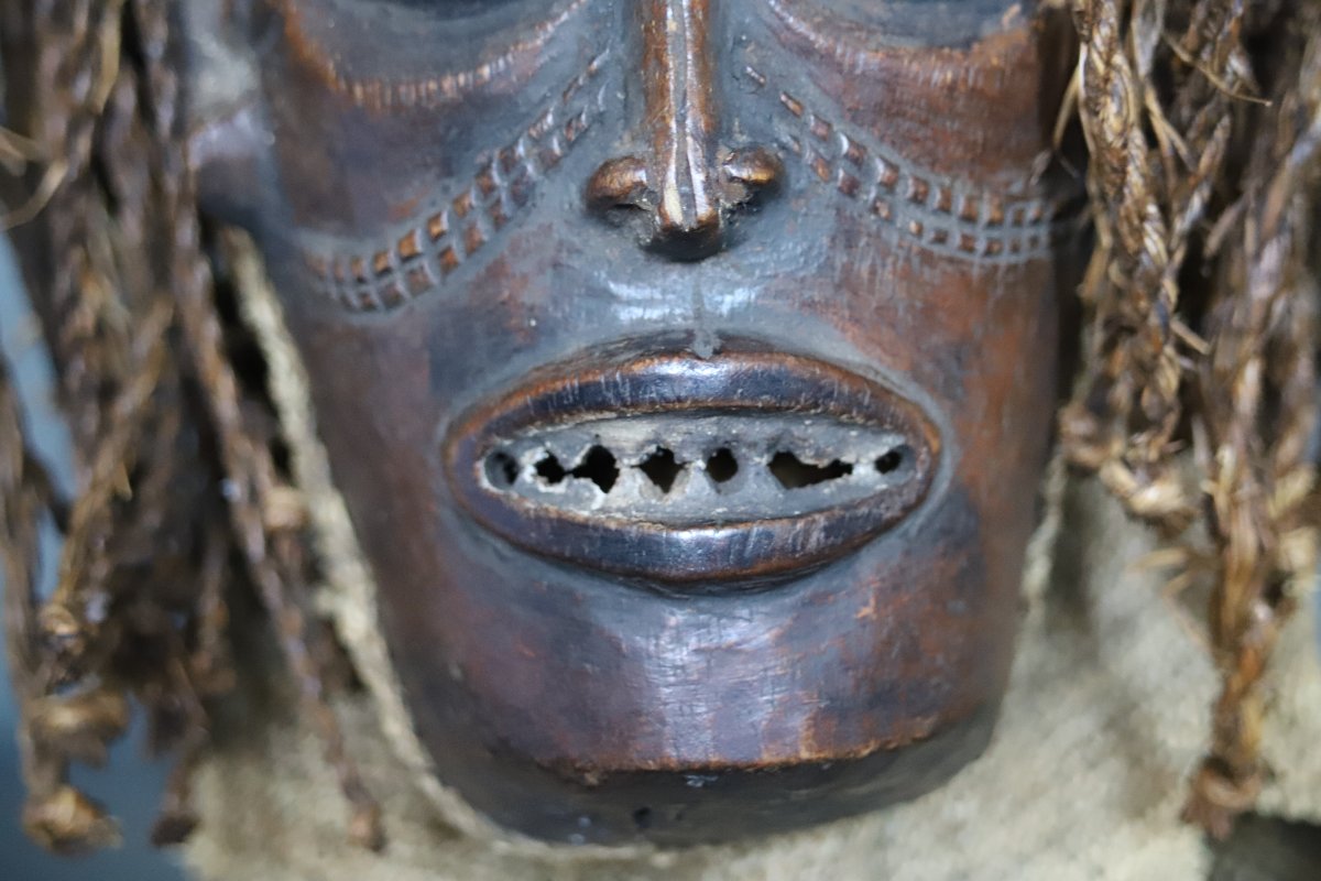 Ancien masque féminin Tchokwé - Angola, milieu 20ème siècle ou antérieur-photo-3