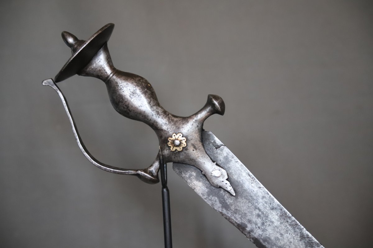 Un sabre Indien dit talwar - Inde, 18-19ème siècle-photo-1