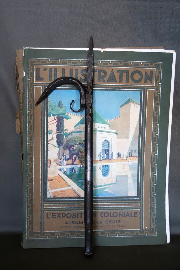 Pique de cornac et catalogue de l'exposition coloniale de 1931