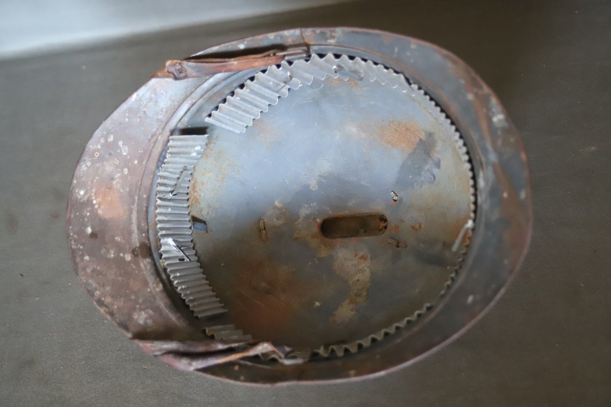 French Adrian Model 1915 Infantry Helmet - France, World War I-photo-3