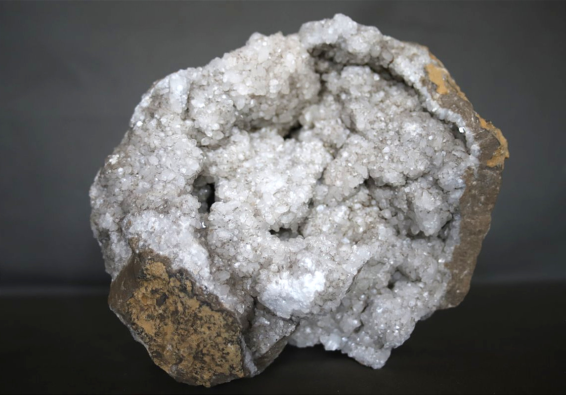 Minéralogie: minéraux, minéral, Grande géode de quartz des Landes -  France, 8,5kg