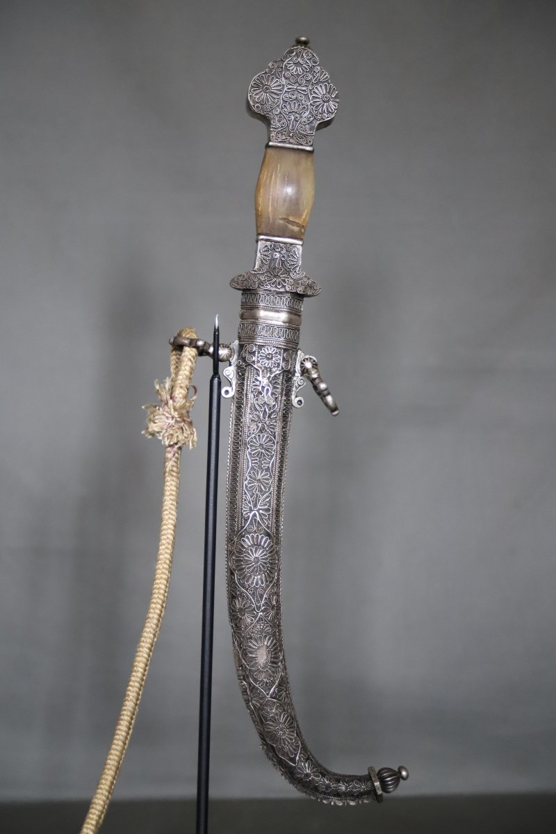 Moroccan Dagger Known As A "koumya," Silver And Light-colored Horn - Morocco, Late 19th To Early 20th Century-photo-1