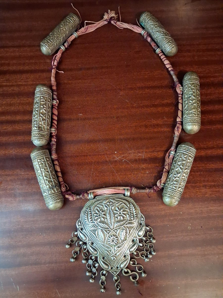 Collier traditionnel Arabe en argent doré - Pays du Levant ou Péninsule Arabique, 1ère moitié 