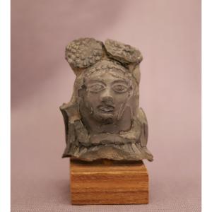 Tête De Déesse Féminine En Terre Cuite - Inde, Empire Maurya, 3ème-2ème Siècle Avant J.c. (2)