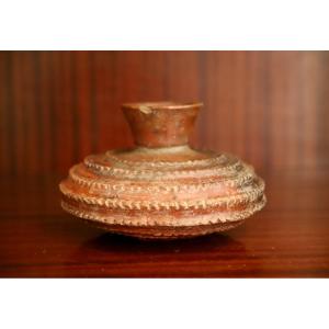 vase godronné en céramique Précolombienne - Colombie, Equateur, culture Narino (Capuli)