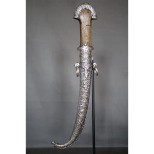 Moroccan Dagger Known As A "koumya," Silver And Light-colored Horn - Morocco, Late 19th To Early 20th Century
