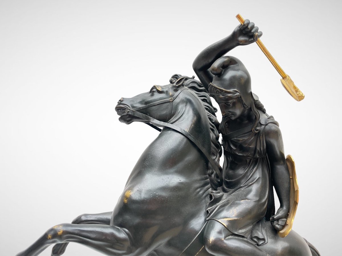 Bronze Patiné Et Doré, époque Empire. Amazone Au Combat Sur Son Cheval.
