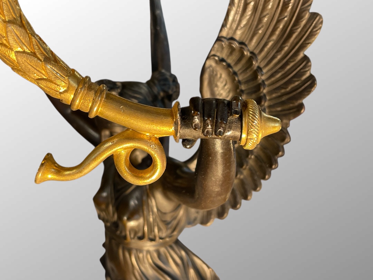 Candélabre en bronze patiné et doré. Epoque premier Empire.-photo-3