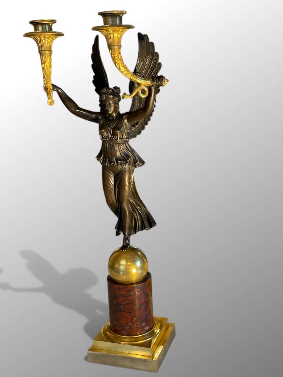 Candélabre en bronze patiné et doré. Epoque premier Empire.