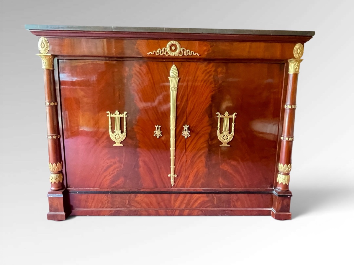 Commode à portes attribuée à Alexandre Maigret. Epoque premier Empire