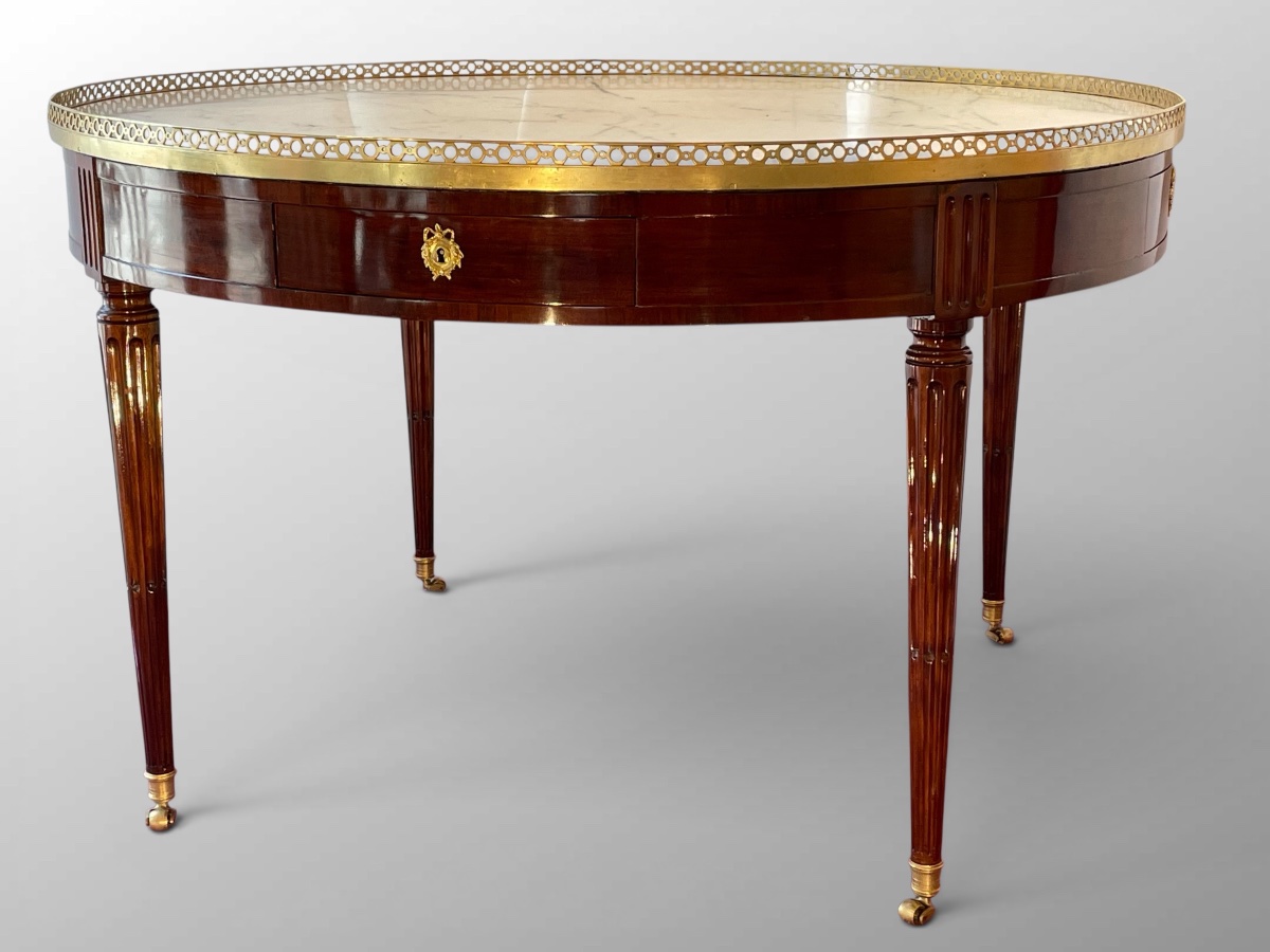 Très grande table bouillotte en acajou - 130 cm -. Fin du XVIIIe / début du XIXe.